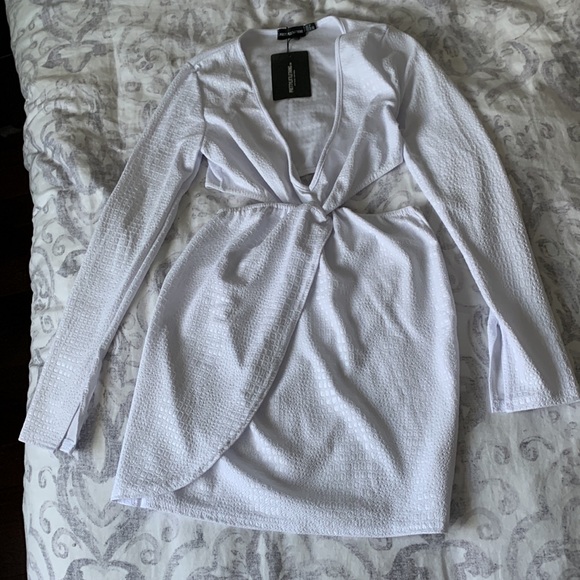 NWT PrettyLittleThing white knot front cut out bodycon dress size US 6 - Picture 5 of 11